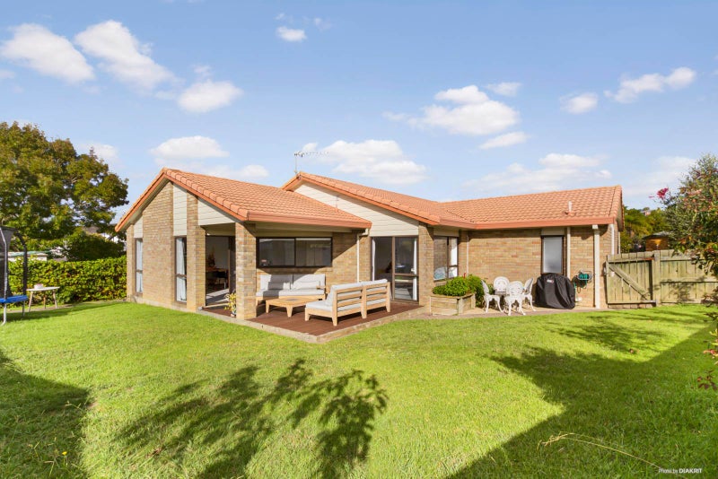 31 Picasso Drive, West Harbour, Auckland - Carousel 1