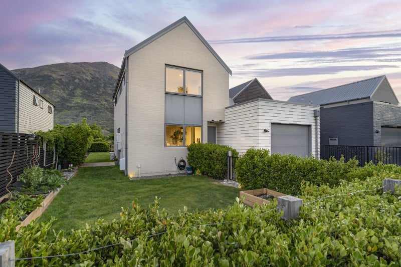 21 Onslow Road, Lake Hayes, Queenstown - Carousel 1