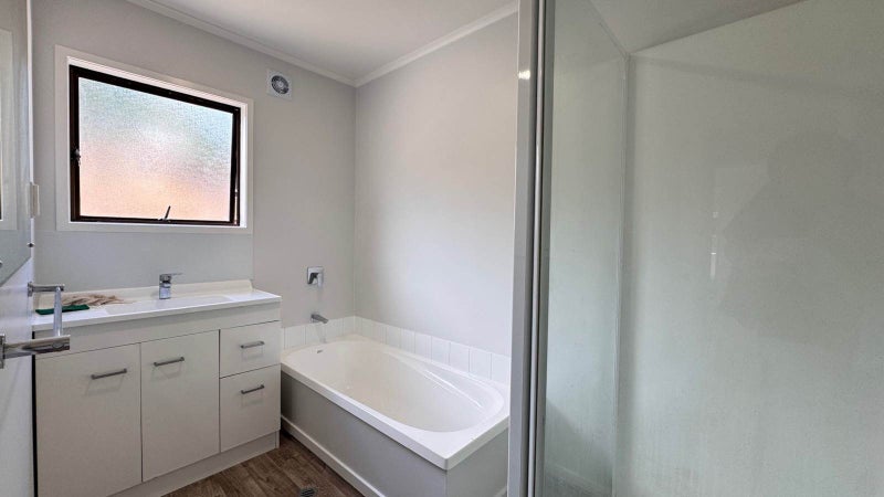 34 Orinda Close, Botany Downs, Auckland - Carousel 10