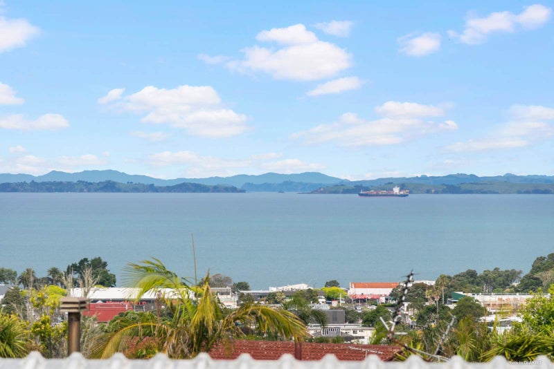 62 Sartors Avenue, Browns Bay, Auckland - Carousel 2