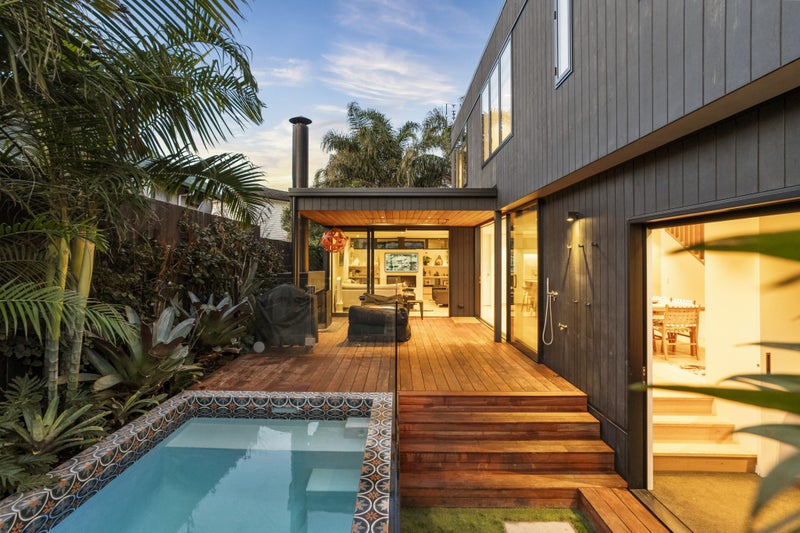 1B Rhodes Avenue, Mount Albert, Auckland - Carousel 1