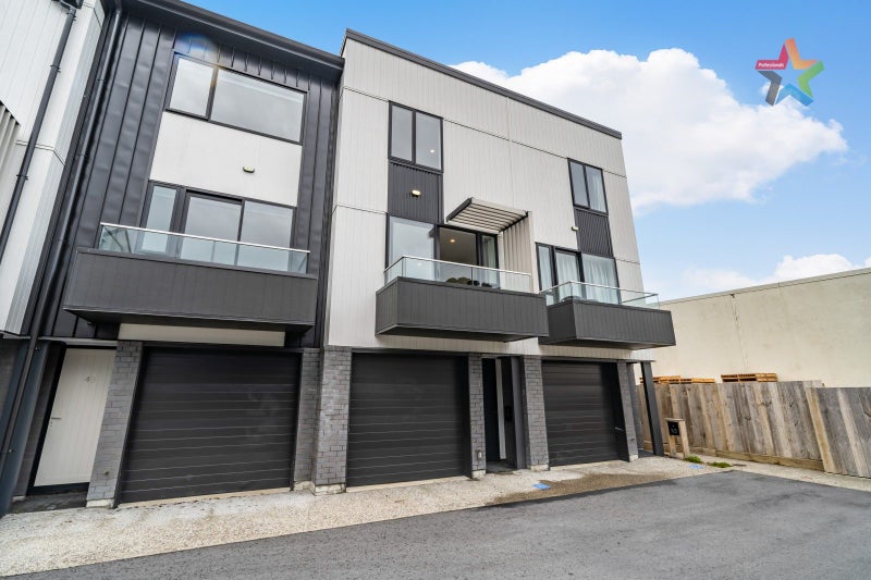 51 John Street, Petone, Lower Hutt - Carousel 1