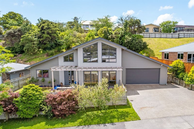 8 Flotilla Place, Whitby, Porirua - Carousel 2