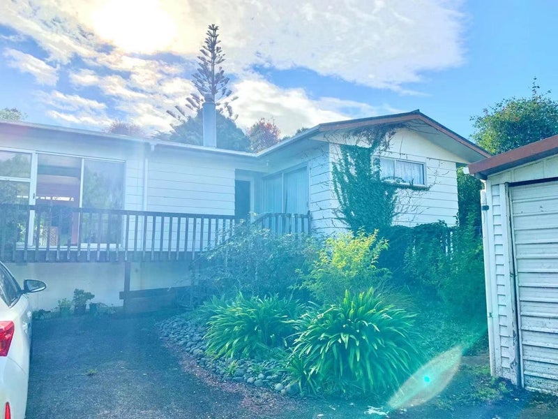 12 Pankhurst Place, Sunnyvale, Auckland - Carousel 1