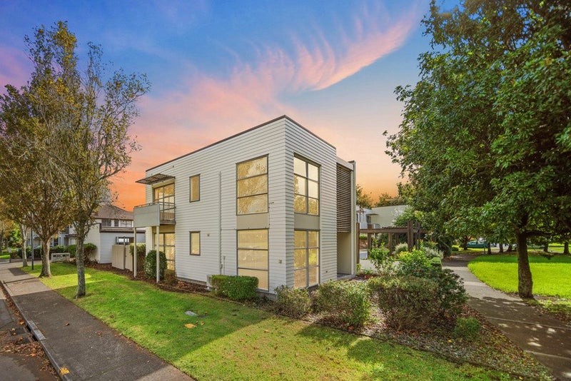 8 Figaro Crescent, Takanini, Auckland - Carousel 1