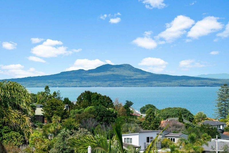 61 Lyons Avenue, Murrays Bay, Auckland - Carousel 2