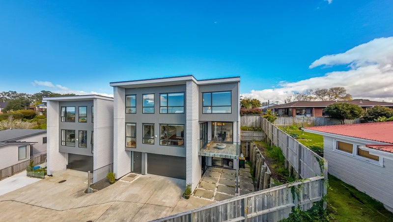 17B Deuxberry Avenue, Northcote, Auckland - Carousel 1