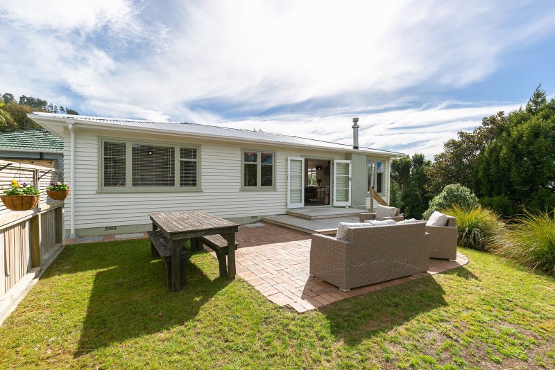15 Chester Road, Tawa, Wellington - Carousel 1