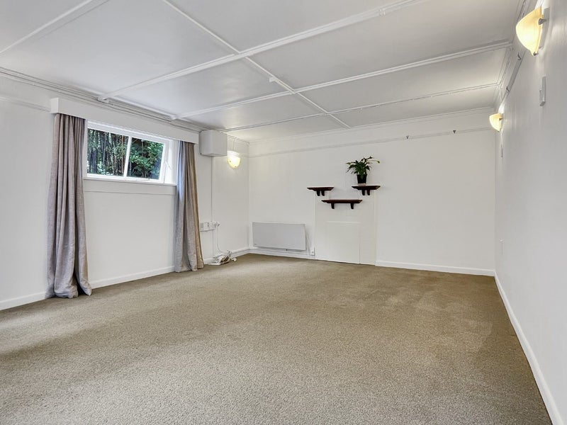 31D Patanga Crescent, Thorndon, Wellington - Carousel 2