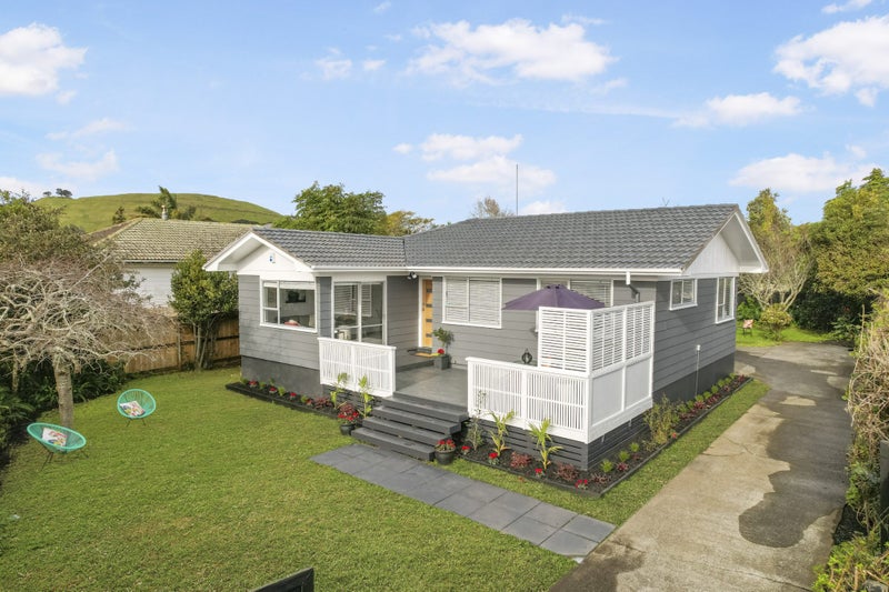 30 Matapouri Road, Mangere Bridge, Auckland - Carousel 1