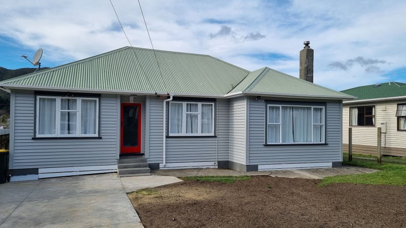 172 Wellington Road, Wainuiomata, Lower Hutt - Carousel 1