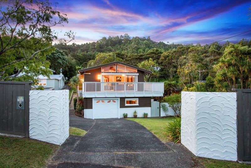 211 Woodlands Park Road, Titirangi, Auckland - Carousel 2