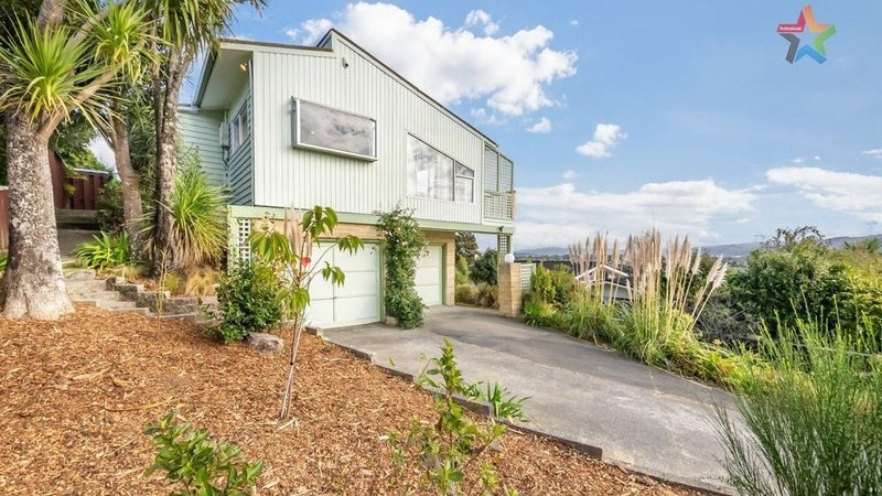 10 Summit Road, Fairfield, Lower Hutt - Carousel 1