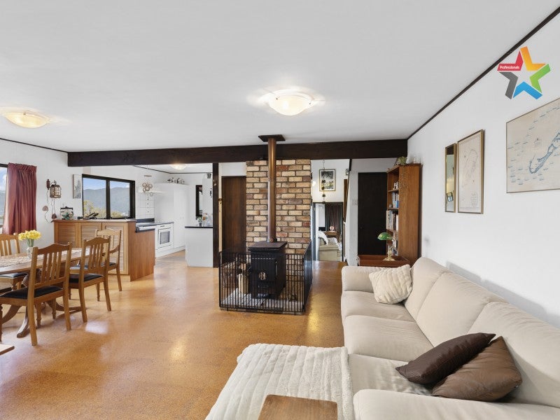 17 Jacaranda Grove, Maungaraki, Lower Hutt - Carousel 2