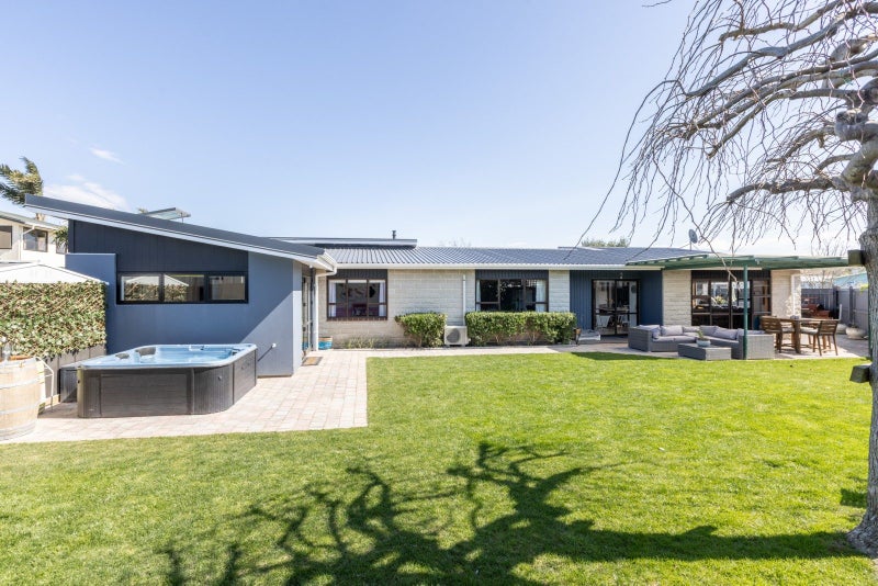 1 Spriggs Crescent, Greenmeadows, Napier - Carousel 1