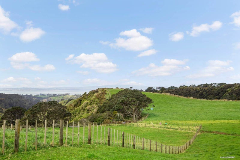 172 Manukau Heads Road, Āwhitu - Carousel 1