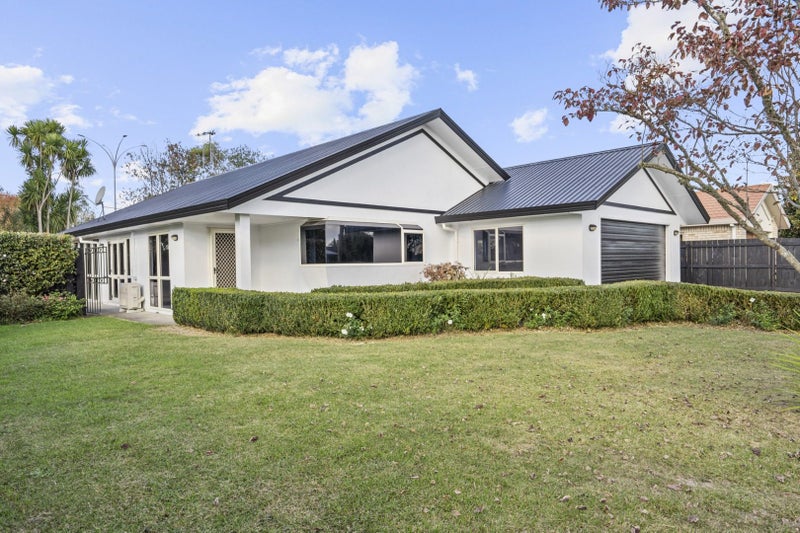 38 Bouverie Crescent, Flagstaff, Hamilton - Carousel 1