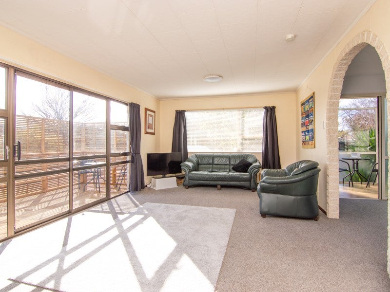 48 Carter Crescent, Awapuni, Palmerston North - Carousel 2