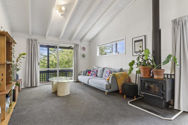 1 Pomelo Road, Te Atatu South, Auckland - Carousel 2