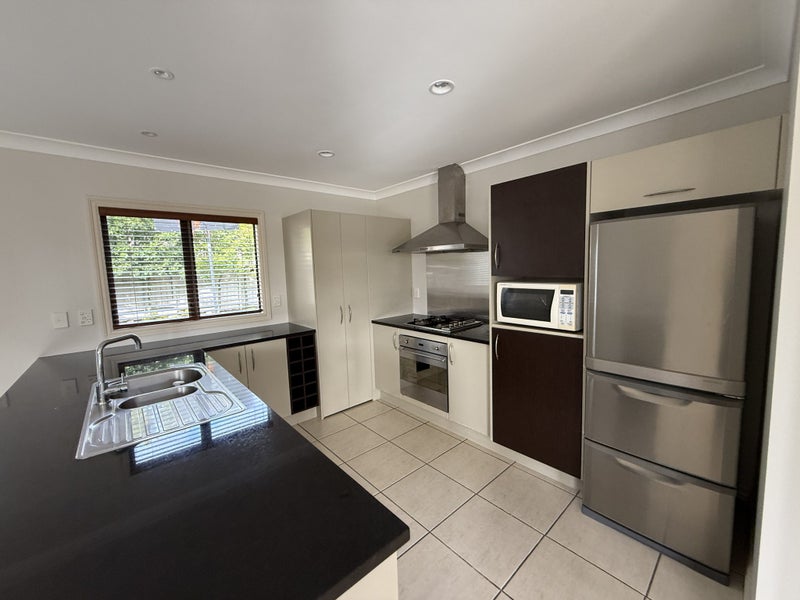 11 Dunvegan Rise, East Tamaki Heights, Auckland - Carousel 2