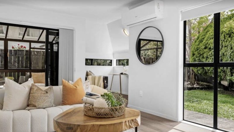 1/8 Priestley Drive, Bucklands Beach, Auckland - Carousel 1