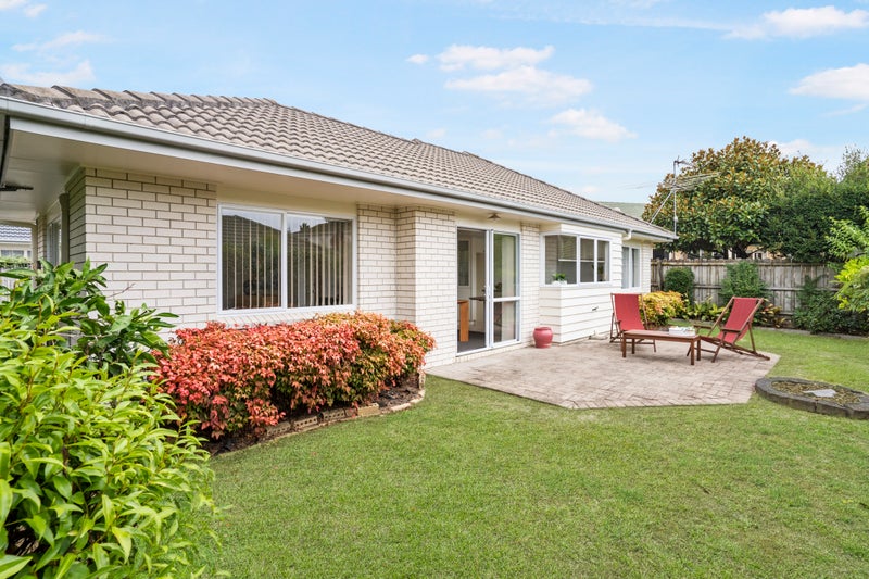97A Golfland Drive, Golflands, Auckland - Carousel 2