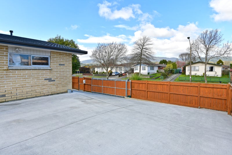 172 California Drive, Totara Park, Upper Hutt - Carousel 20