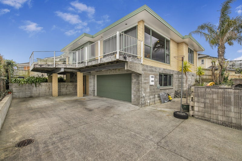 2/17 Chevis Place, Pakuranga, Auckland - Carousel 1