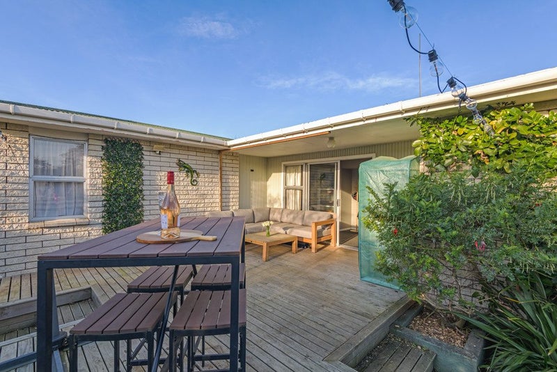 15 Acacia Street, Kelvin Grove, Palmerston North - Carousel 1
