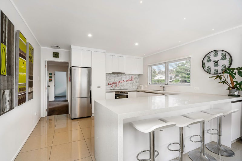 8 Fisher Terrace, Kamo, Whangarei - Carousel 1