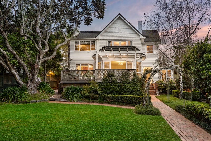 31 Codrington Crescent, Mission Bay, Auckland - Carousel 1