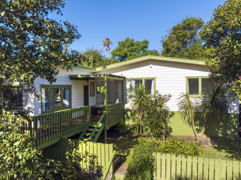 10 Bain Place, Bucklands Beach, Auckland - Carousel 1