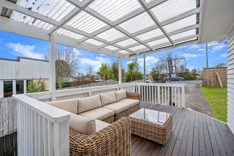 53 Awaroa Road, Sunnyvale, Auckland - Carousel 2