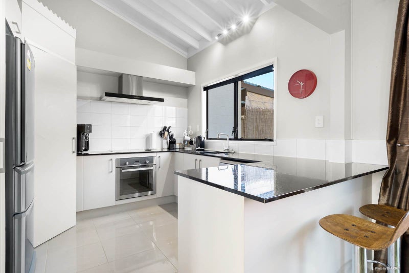 2/0 Watson Place, Papatoetoe, Auckland - Carousel 1