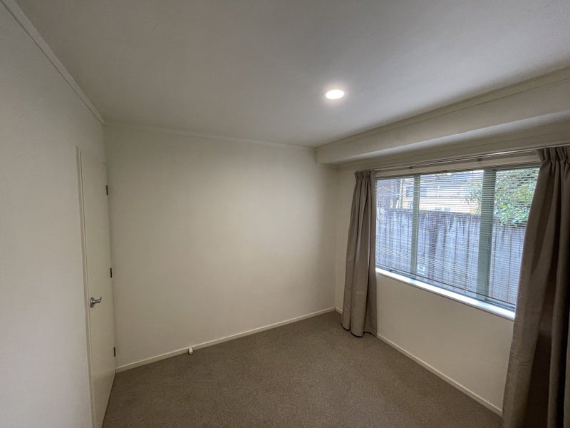 8/43 Fruitvale Road, New Lynn, Auckland - Carousel 2