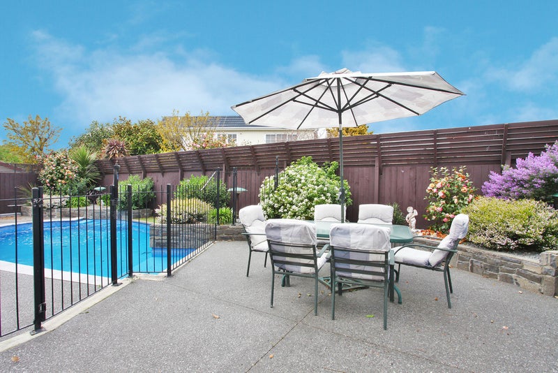 2/6 Woodstock Place, Russley, Christchurch - Carousel 1