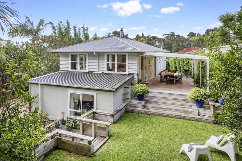 28 Pendlebury Street, Green Bay, Auckland - Carousel 1