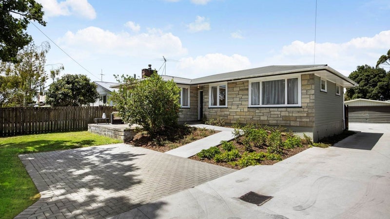 88 Cobham Crescent, Kelston, Auckland - Carousel 1
