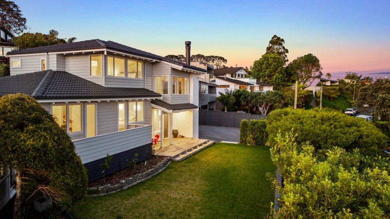 7 Parr Terrace, Castor Bay, Auckland - Carousel 50