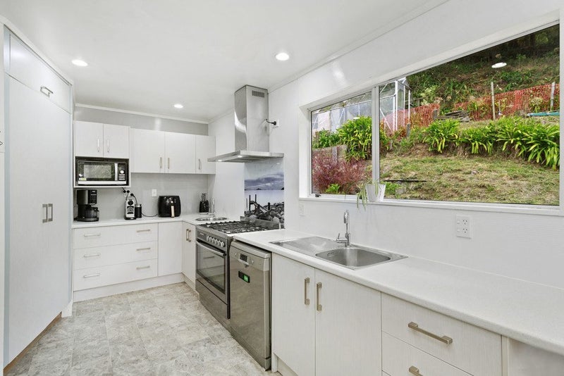 26 Fyvie Avenue, Tawa, Wellington - Carousel 2