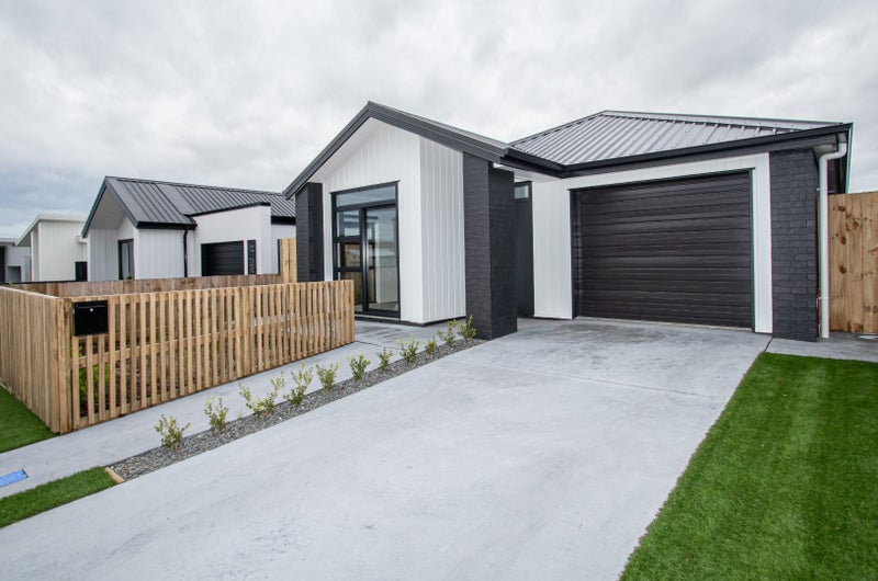 10 Whakapono Avenue, Baverstock, Hamilton - Carousel 1