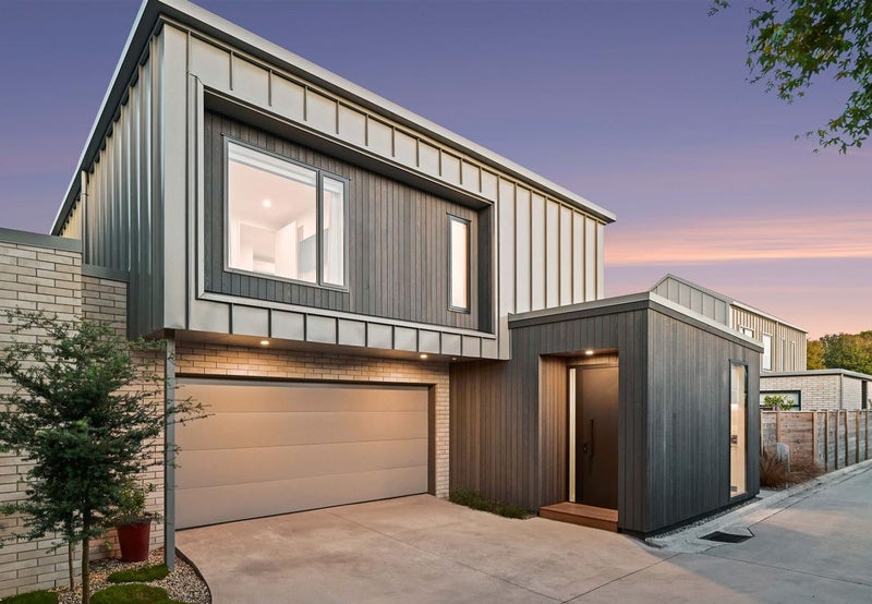 2/23 Strowan Avenue, Fairfield, Hamilton - Carousel 1