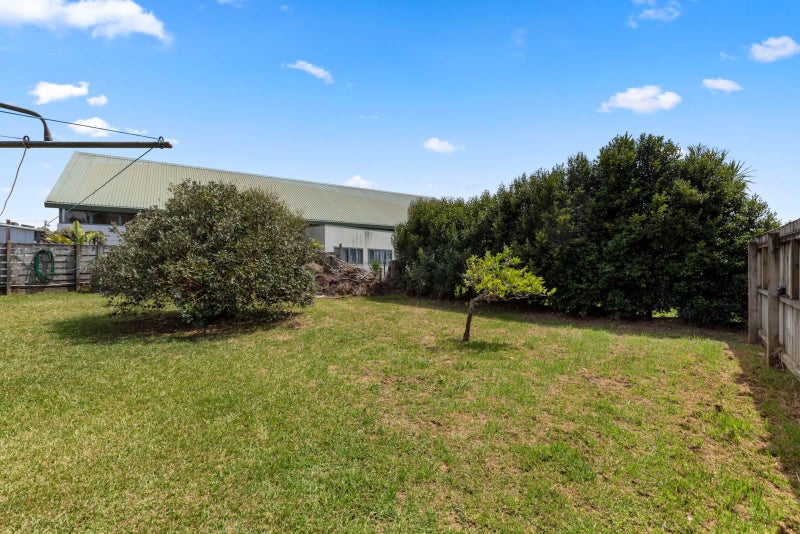 5 Levesque Street, Birkdale, Auckland - Carousel 2