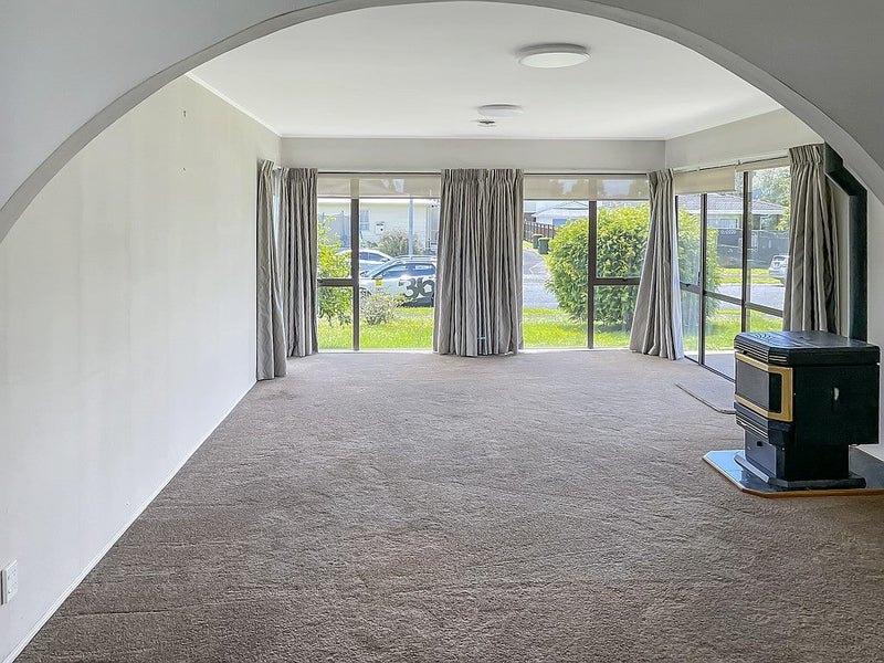 10 Challen Close, Conifer Grove, Takanini - Carousel 2