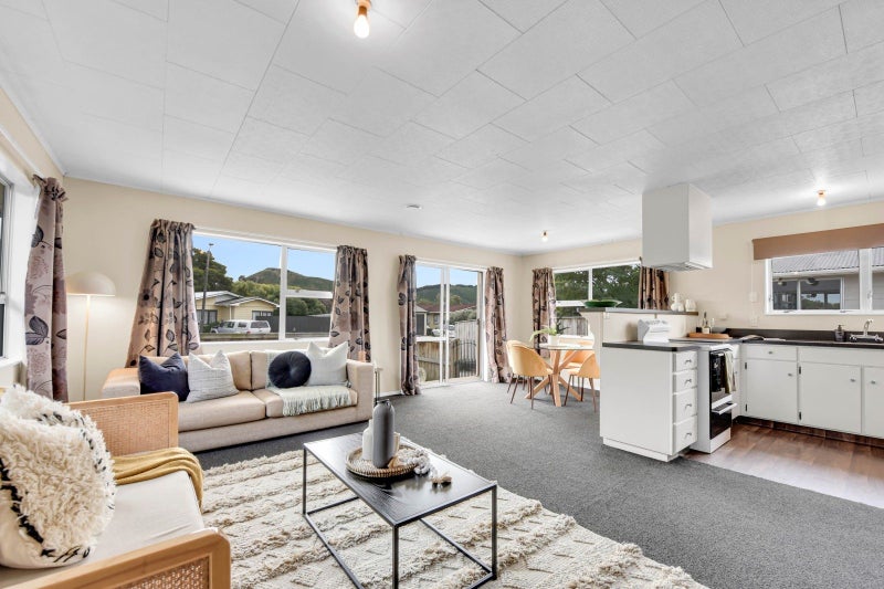 8A WINDLESHAM Place, Wakefield, Wakefield - Carousel 1