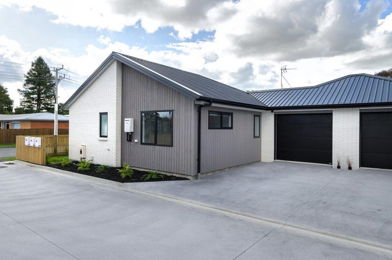 1/130 Peacockes Road, Fitzroy, Hamilton - Carousel 1