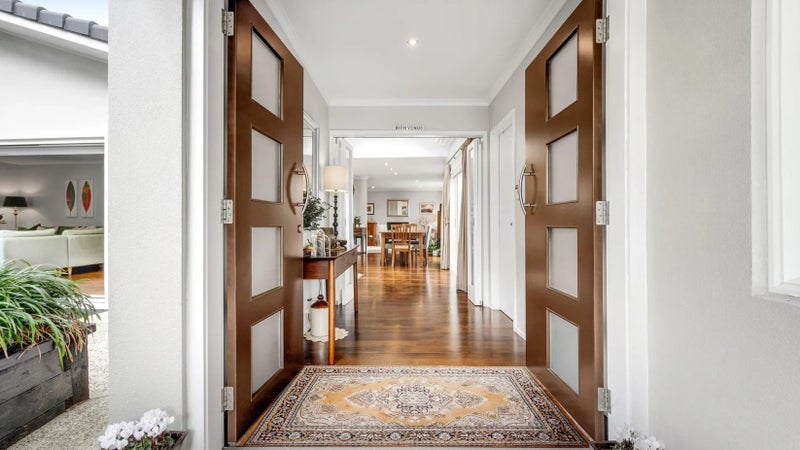 11 Holly Way, Sunnyhills, Auckland - Carousel 2