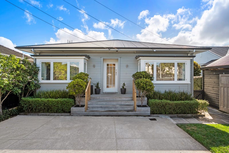 48 Renfrew Avenue, Sandringham, Auckland - Carousel 1