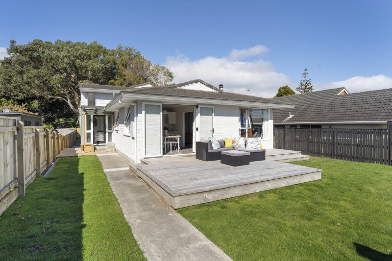 22 Ocean Road, Paraparaumu Beach, Paraparaumu - Carousel 1