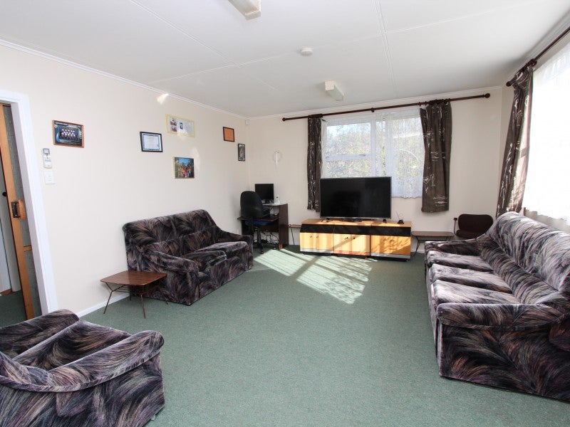 76 Warspite Avenue, Cannons Creek, Porirua - Carousel 2